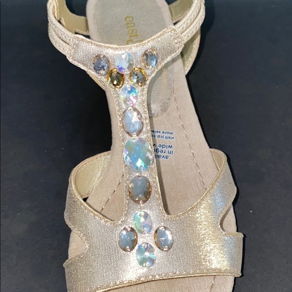 New woman’s east 5th sandals with small wedge - Picture 8 of 16